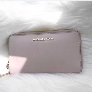 Michael Kors Jet Set Smartphone Wristlet